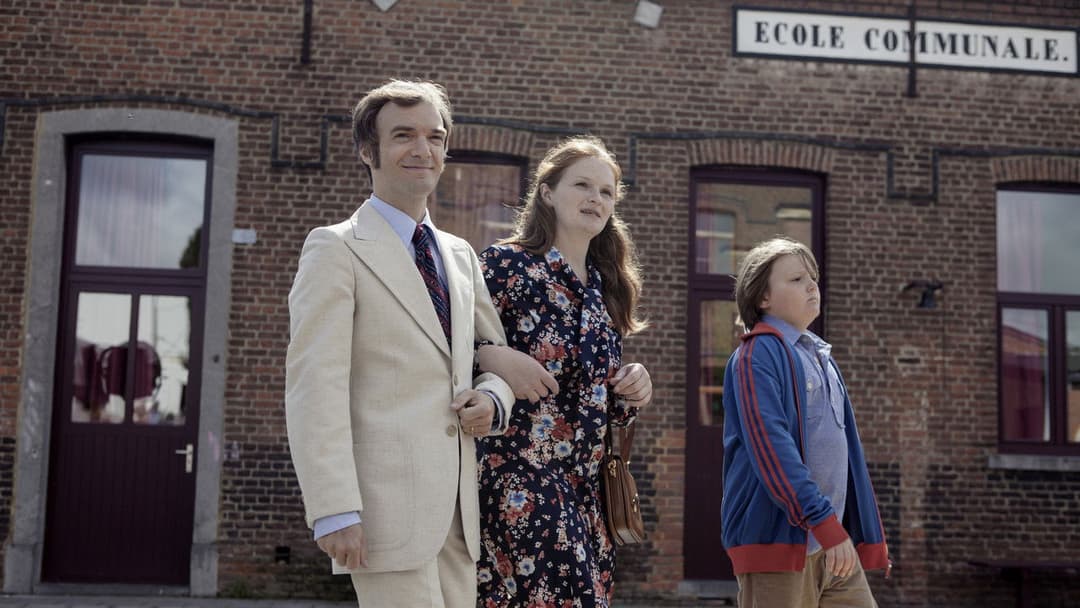 Bienvenue à Marly-Gomont backdrop 18