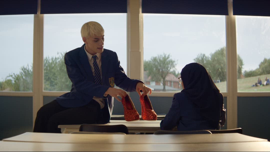 Усі говорять про Джеймі backdrop 8