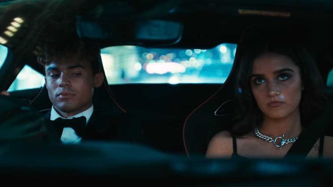 Моя провина: Лондон backdrop 5