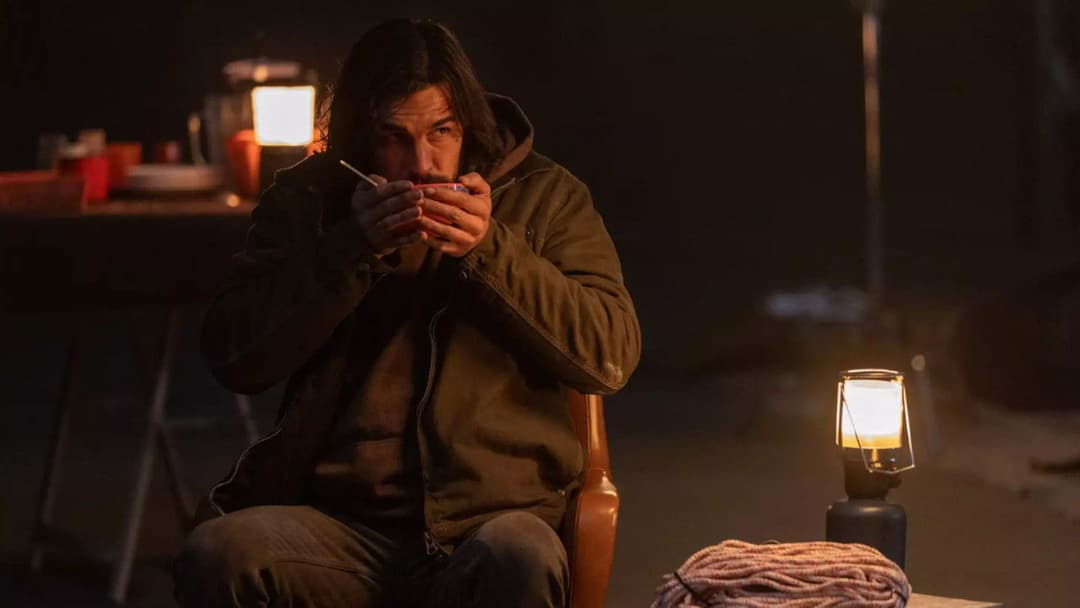 Bird Box: Barcelona backdrop 13