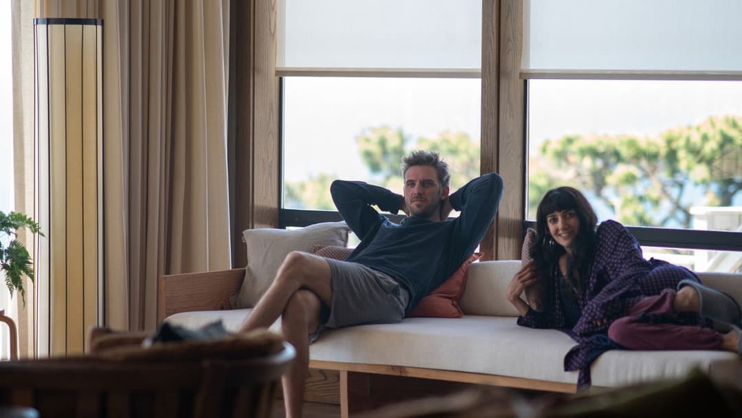 Під наглядом backdrop 9