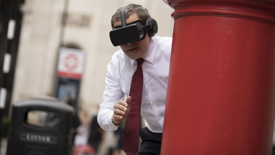 Агент Джонні Інгліш: Нова місія backdrop 19