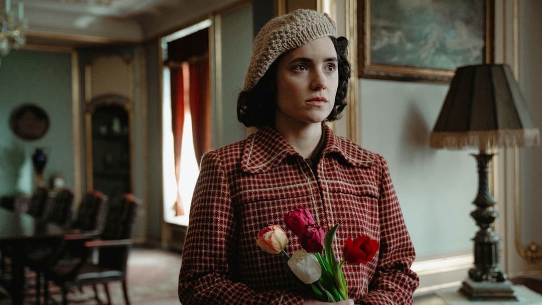 Gerta Schnirch backdrop 1