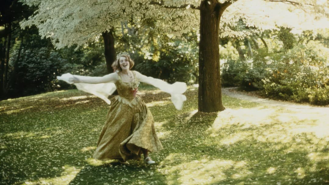 Heavenly Creatures backdrop 1