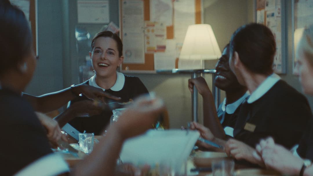 Julie - eine Frau gibt nicht auf backdrop 3