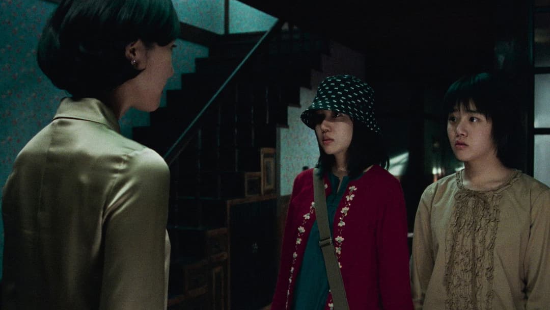 Історія двох сестер backdrop 18