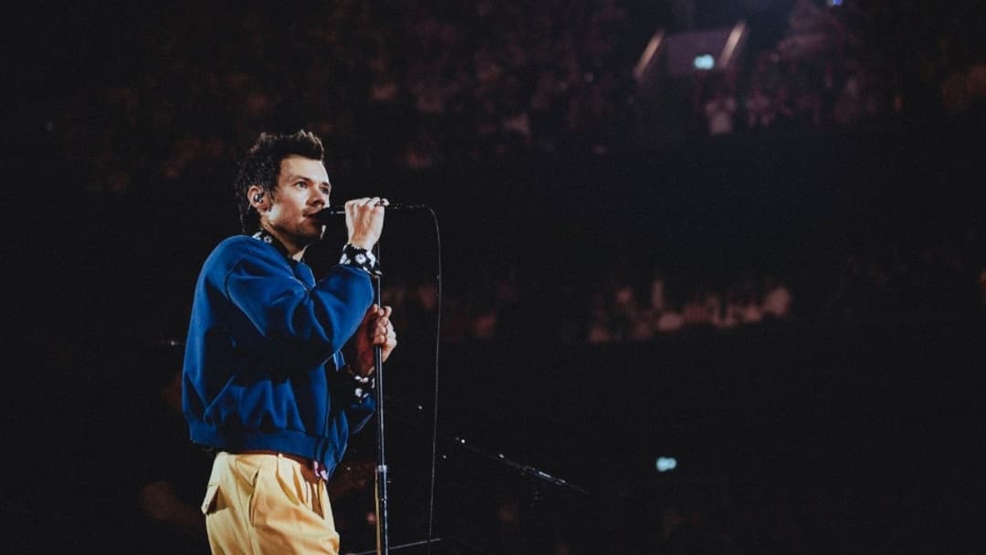 Harry Styles. One Night in Manchester. backdrop 8