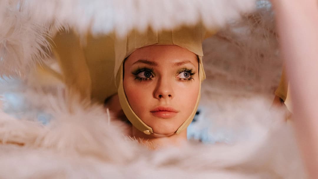 Гидка сестра backdrop 5