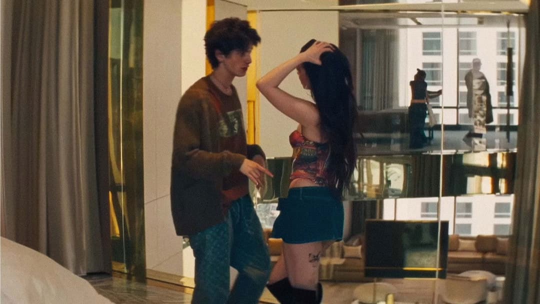 Анора backdrop 20