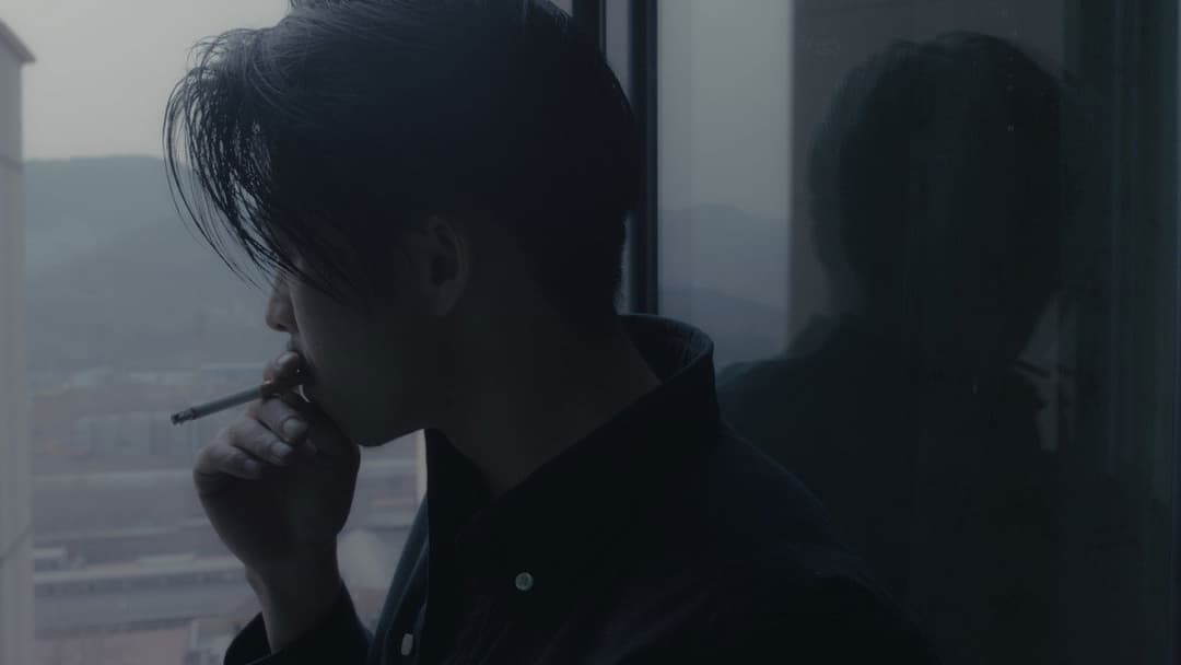 Слон сидить спокійно backdrop 7