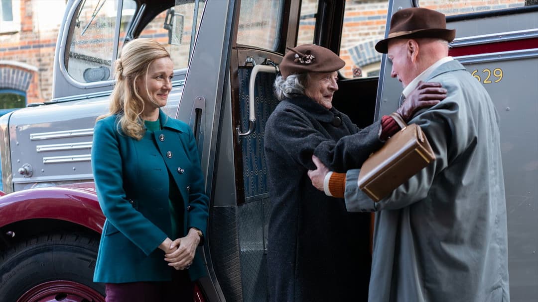 The Miracle Club backdrop 3