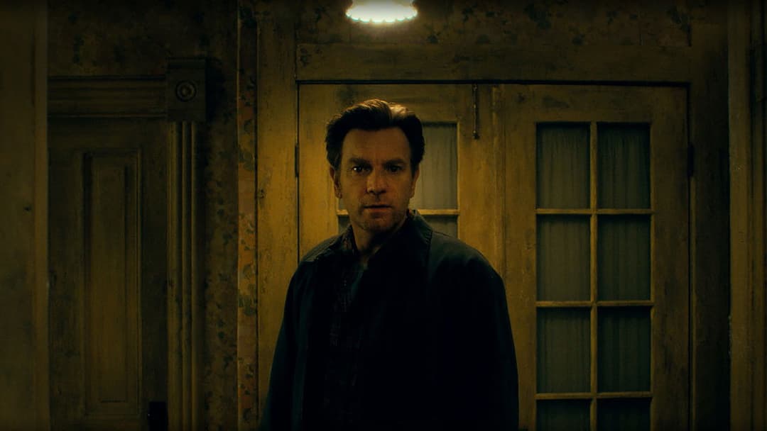 Доктор Сон backdrop 10