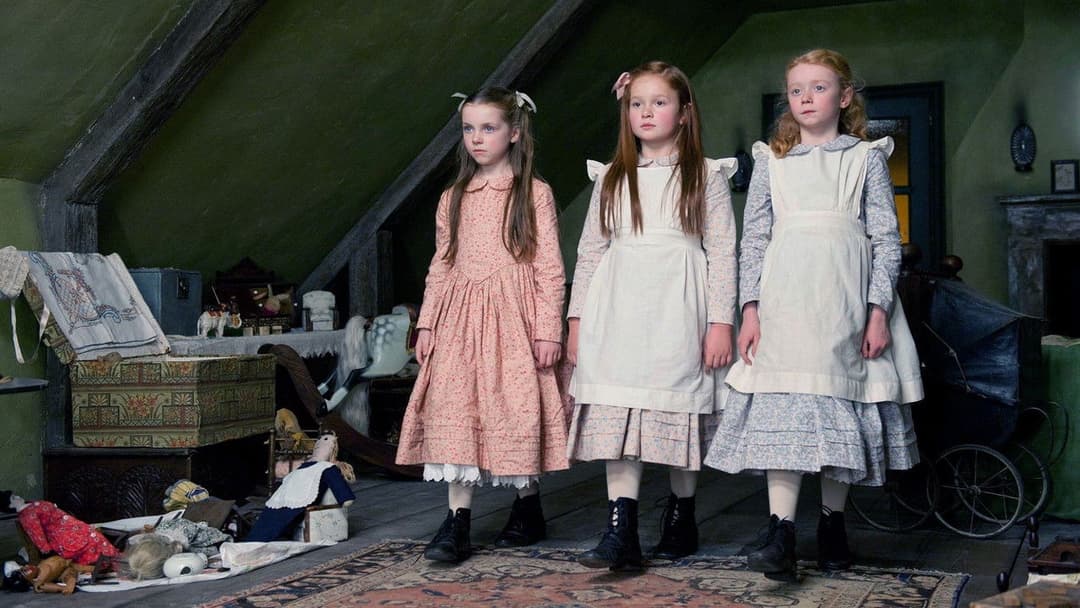 Die Frau in Schwarz backdrop 4