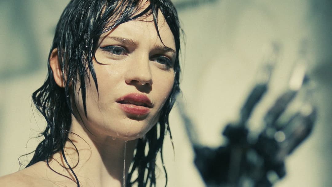 Companion - Die perfekte Begleitung backdrop 16