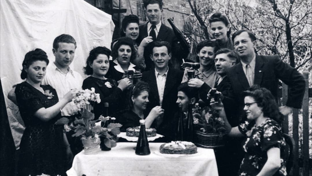 Les survivants, l'impossible départ après la Shoah backdrop 10