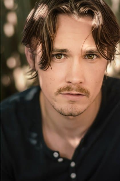 Том Стівенс