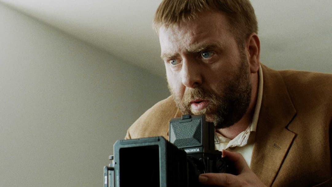 Lügen und Geheimnisse backdrop 13