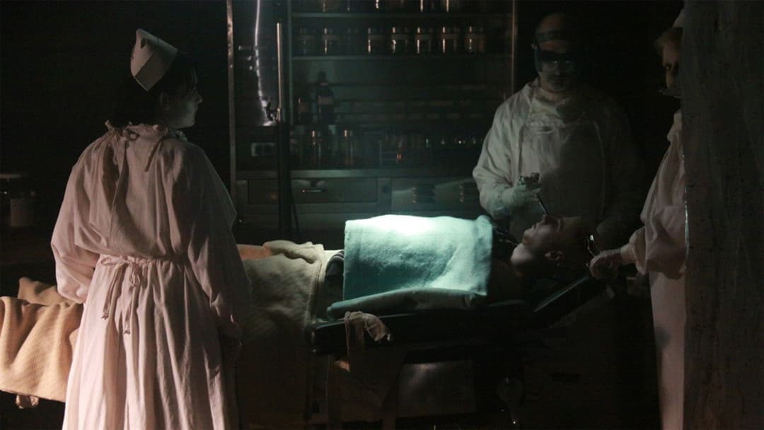 Grave Encounters backdrop 4