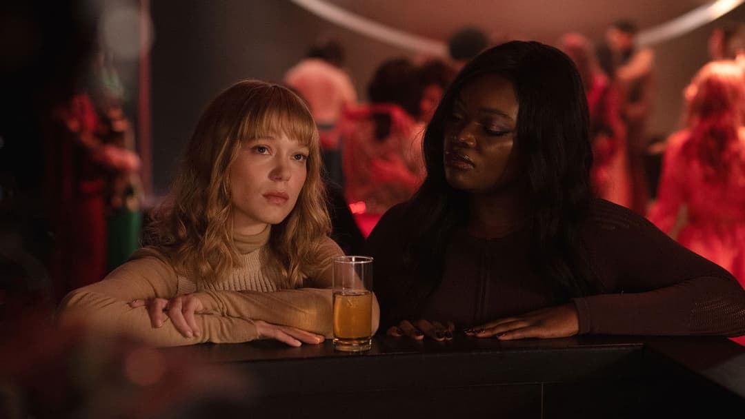 La Bête backdrop 15