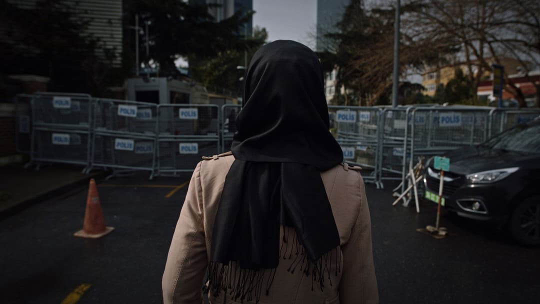 Der Dissident backdrop 4