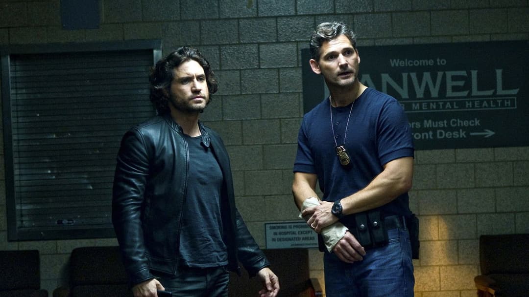 Визволи нас від зла backdrop 9