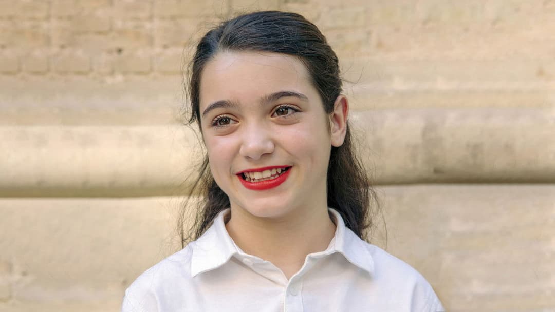 Las niñas backdrop 9