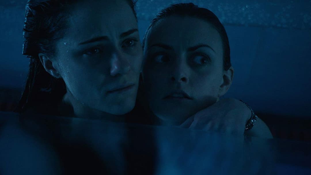 12 Feet Deep - Gefangen im Wasser backdrop 18