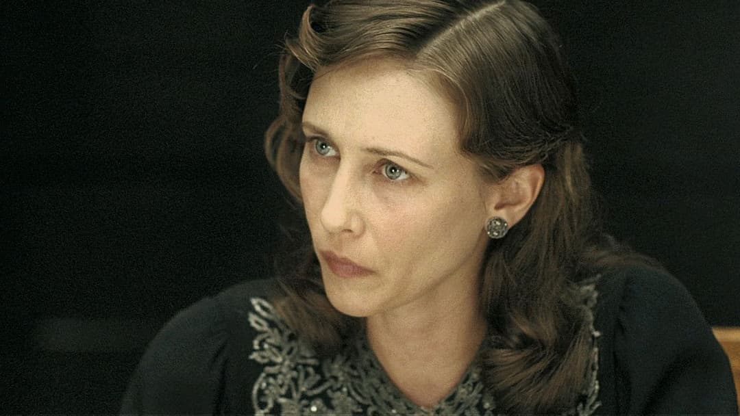 Хлопчик у смугастій піжамі backdrop 18